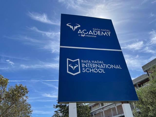 祝贺！中国网球美女追偶像成功，与纳达尔同框，见面时激动落泪