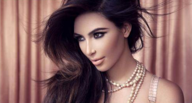 金卡戴珊终于换了发型！电眼配上齐刘海发型，明艳又减龄！