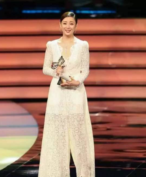 女演员殷桃:前夫是贪官,前男友是黑老大,她的眼光怎么这么独到