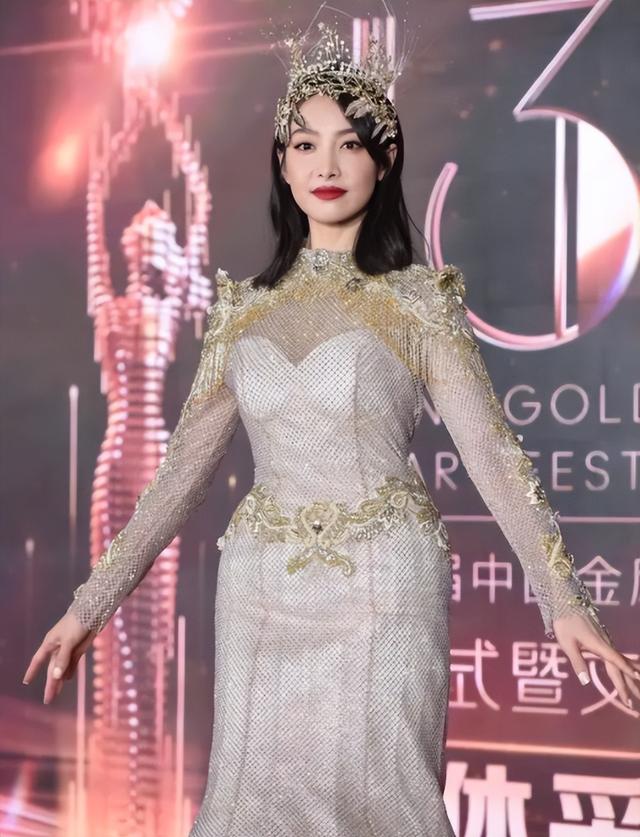 完美女神是假的，胯宽腿粗，溜肩没腰，生图揭露人间真实