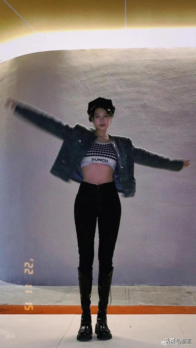 坐拥100万粉丝的美少女，直播间点赞量高达1亿，实力如何？