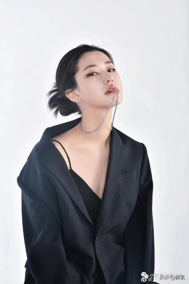 坐拥100万粉丝的美少女,直播间点赞量高达1亿,实力如何?