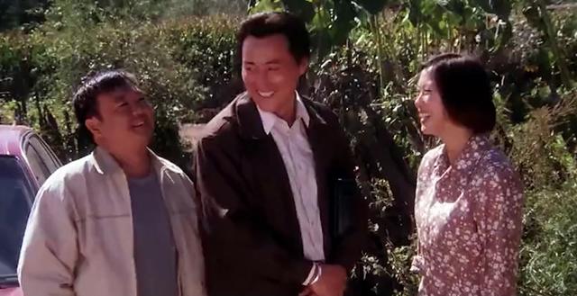 苦命女人年轻丧夫,因长得漂亮被三个男人看上,却选了个穷小子