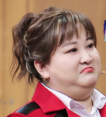 大脸女孩怎么选发型?2个思路给你,这样选堪称“整容”