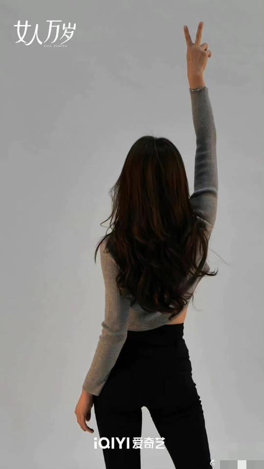 姐姐杀疯了！殷桃晒健身房随拍，肌肉线条超优越，是谁羡慕了我不说