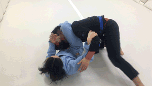 坎妹的劳拉一身绝技，技能太强，动图演示坎妹如何使用巴西柔术