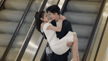 又惹争议了，嘴含戒指接吻，国产剧的吻戏开始了一场“病态传承”