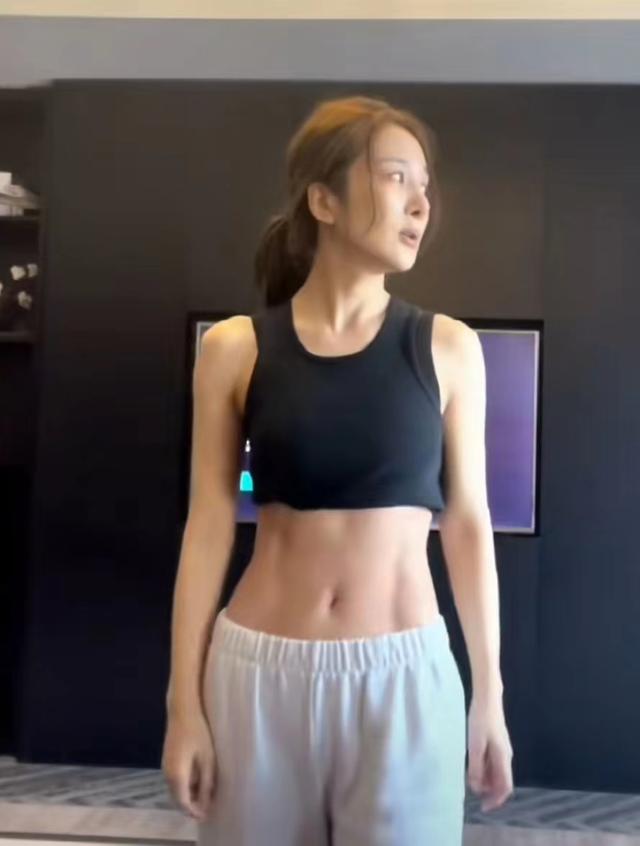 夏天到！20位性感女星接连秀身材，马甲线水蛇腰蜜桃臀，个个养眼