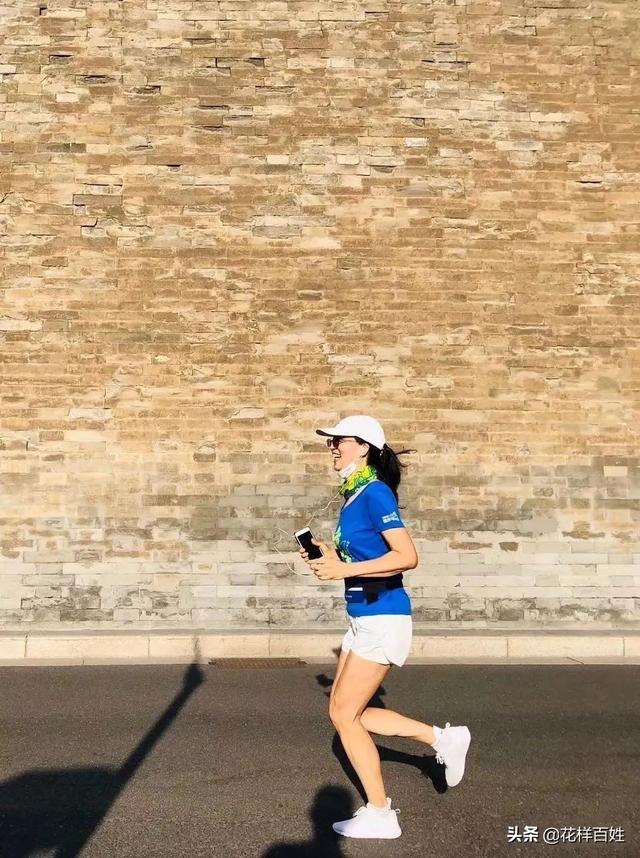 48岁开始跑步，从生活不能自理到马拉松女神，10年她的改变太惊人