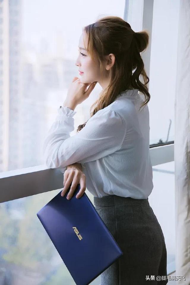 “奢靡书记”廖炎秋，住7万一晚的酒店，吃饭都要美女秘书喂？