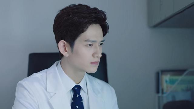 《破茧》中惊现女体盛，美女法医说：变态、邪恶、我不去