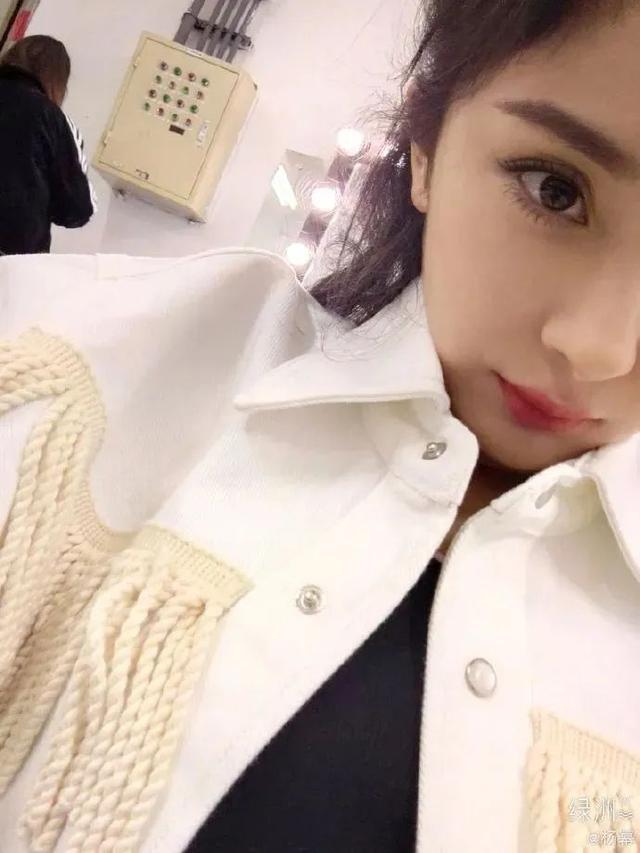 看完女明星的自拍，我发现这几年睫毛白刷了