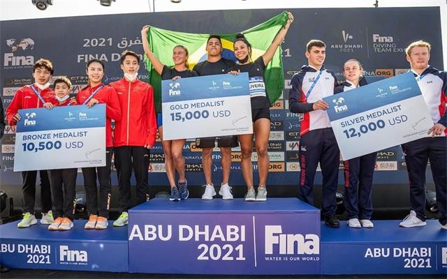 跳水赛尴尬一幕！美女小姐姐有超模般身材，大家却抢着围观全红婵