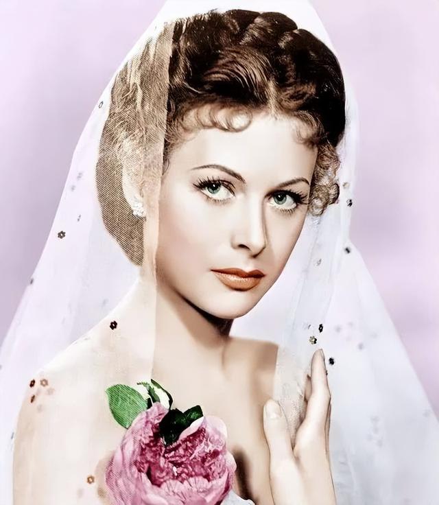 好莱坞头号花瓶海蒂·拉玛:18岁全裸出镜,演技稀烂也被导演疯抢