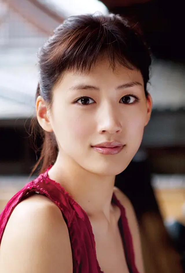 日本最美女星排行，佐佐木希那么漂亮才第九，第一拥有完美长相