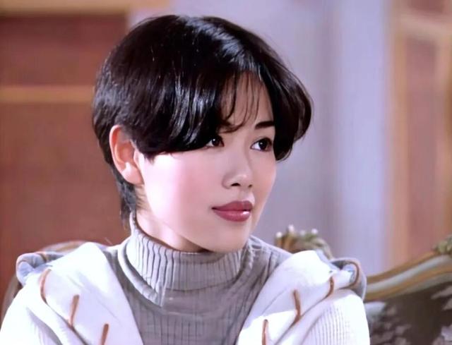 港圈“一眼万年”的短发美女，只服这12位，惊艳洋气，又美又酷帅