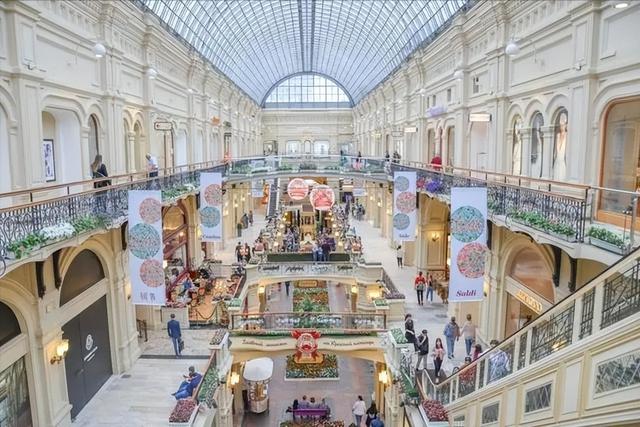 1980年，华裔学生痴迷美女老师，将其绑架囚禁53天，遭受非人折磨