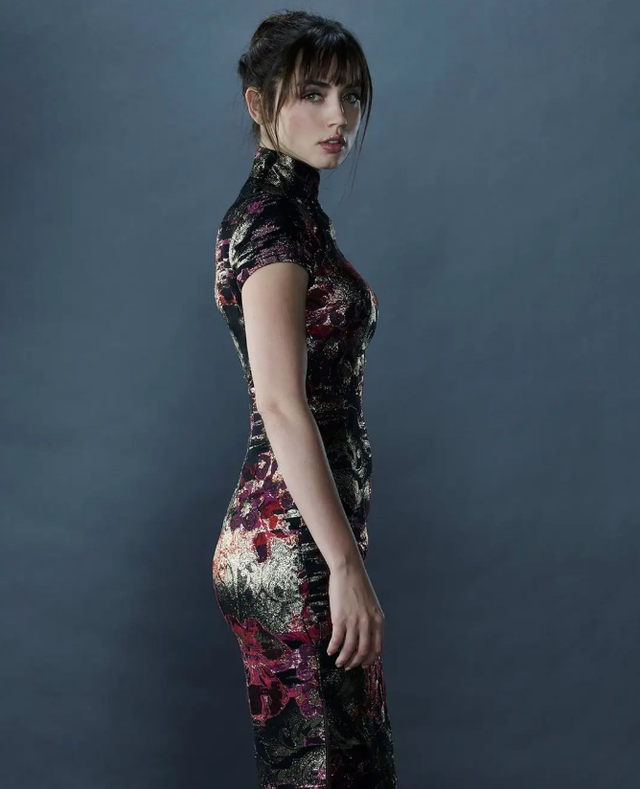 美国这一夜，国际女星风情万种，有人保守有人真大胆，但都不怕冷