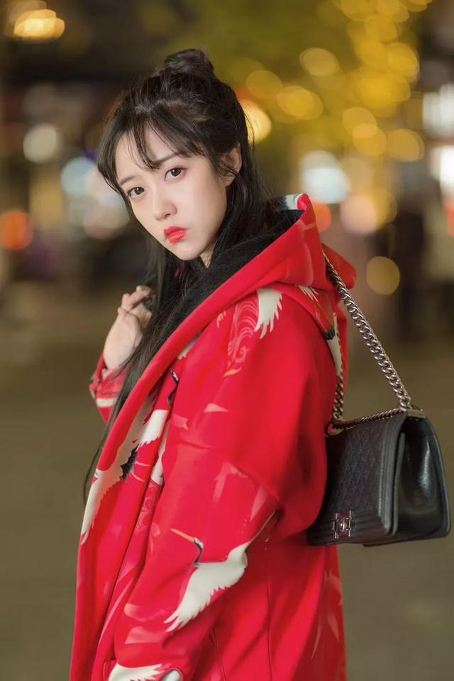 90后中国姑娘，在澳洲街头搞“事情”，竟然美哭外媒、惊动CCTV