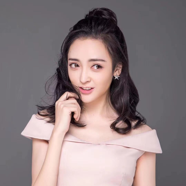 卫视美女主持刘羊漾新年失业！最后录制崩溃大哭，广电工作已15年