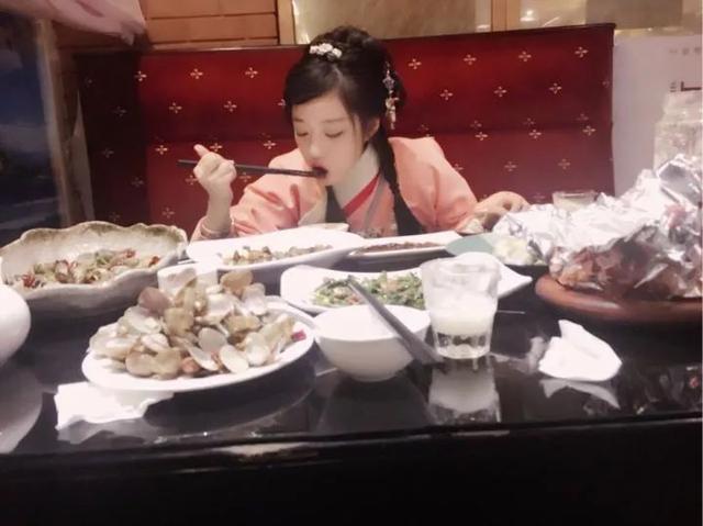 90后中国姑娘，在澳洲街头搞“事情”，竟然美哭外媒、惊动CCTV