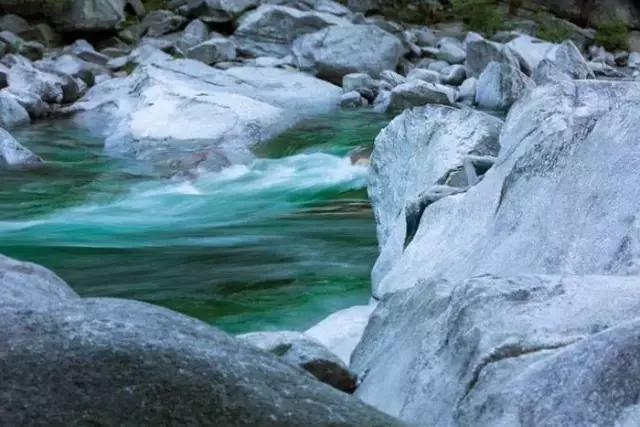 找出隐藏的少女,听说找到15个以上就是高智商!敢不敢试试?