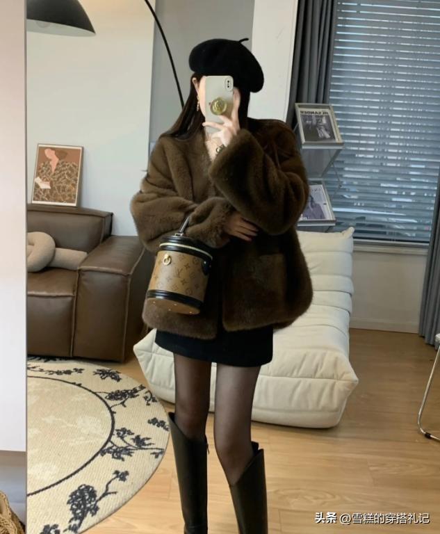 今年“黑丝”为什么又火了？高级显瘦回头率还高，连杨幂都上头了