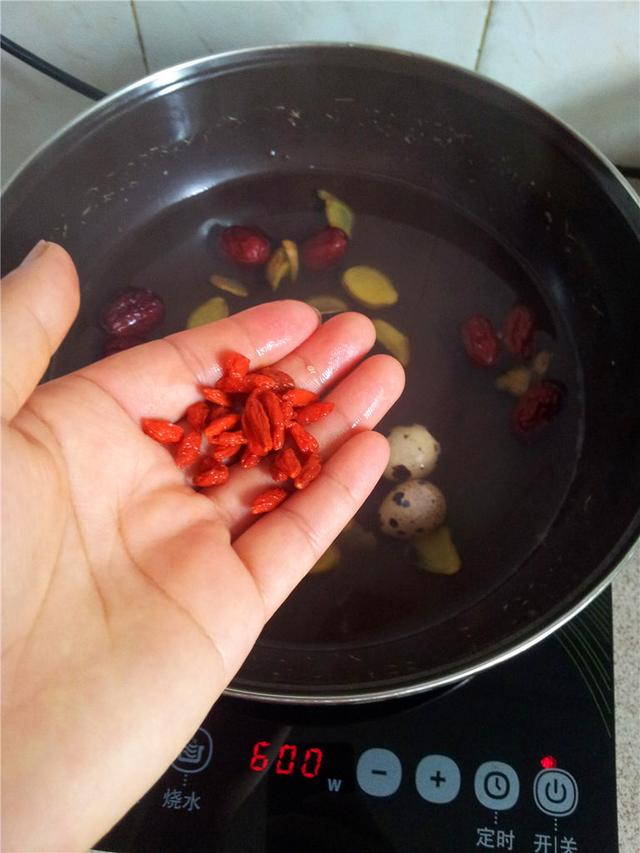 最养女人的美容汤，这做法才好喝，补血益气，再也不怕手脚冰凉！