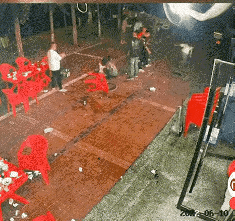 唐山被打的女孩是东北人？网友质疑陈某志“判若两人”，有背锅侠