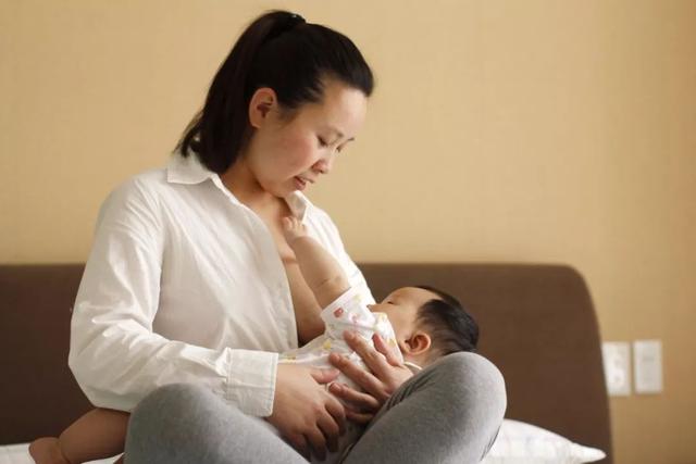 过来人总结：常见几种喂奶姿势，看看你最适合哪一种？
