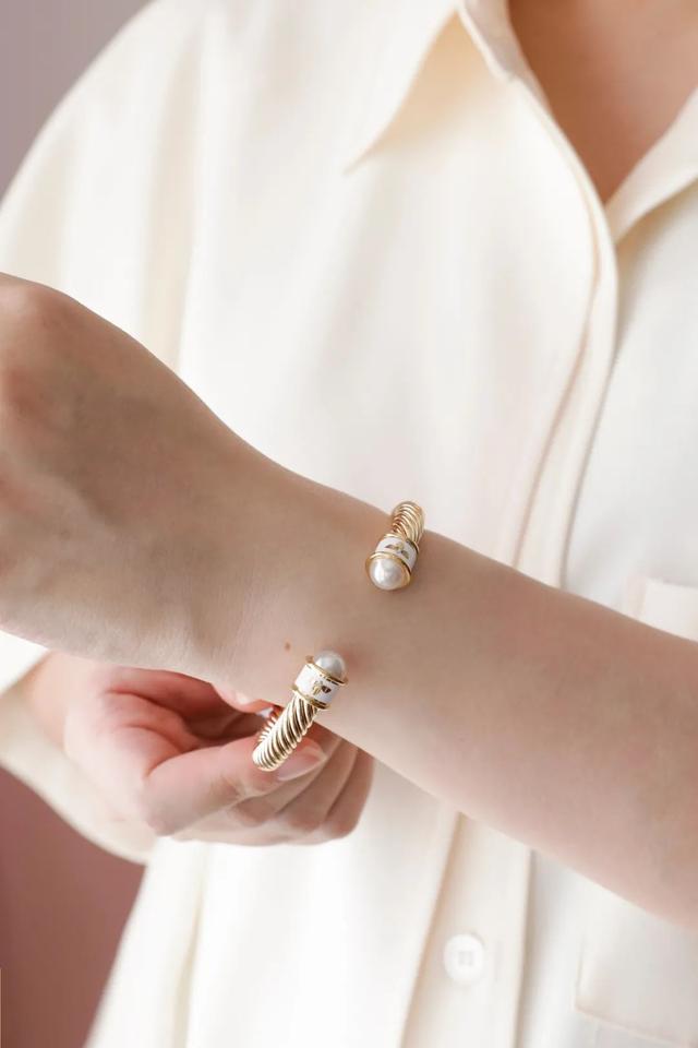 凯特、戴妃同款手镯，英国王室都爱的瓷器，情人节送礼大气有格调