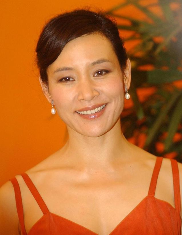 人前很清纯，人后却疯狂？这10位情史混乱的女星，才是“老司机”