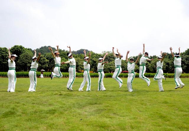 美女们的飒爽英姿运动装