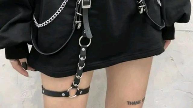 动画妹子常腿上绑带子，现实美女也流行起来，这带子到底有啥含义