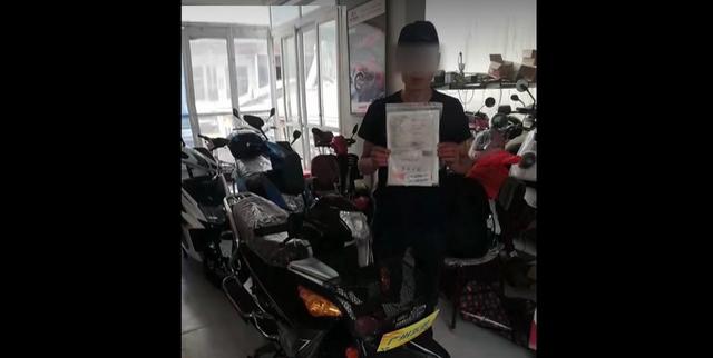 已婚妙龄女为打发无聊，同时和三个男人交往，半夜在床上酿出惨案