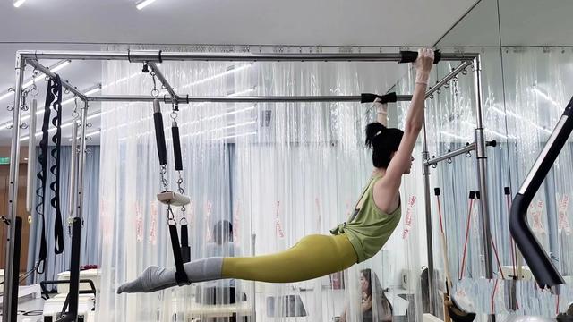 夏天到！20位性感女星接连秀身材，马甲线水蛇腰蜜桃臀，个个养眼