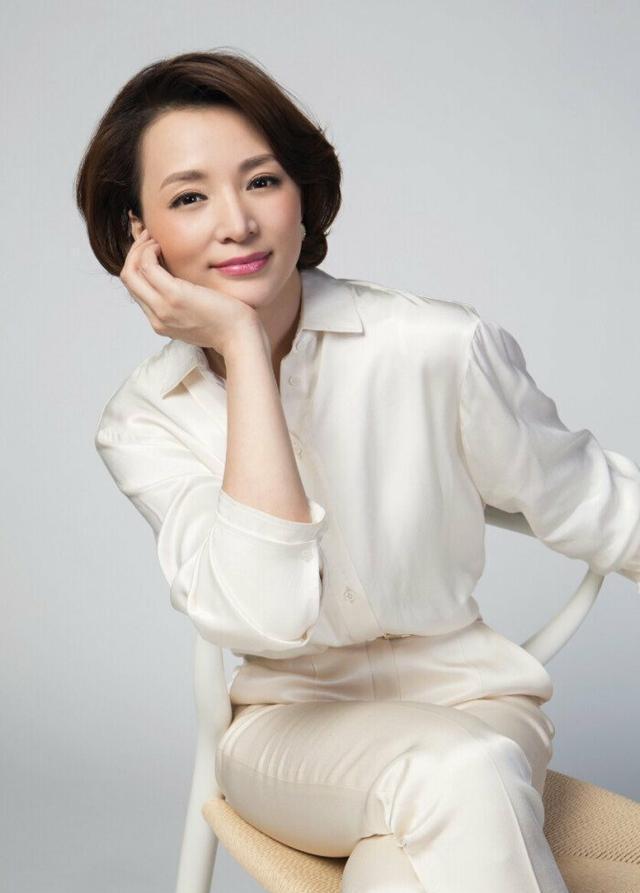 央视10大美女主持人,个个才貌双全,董卿知性,海霞端庄