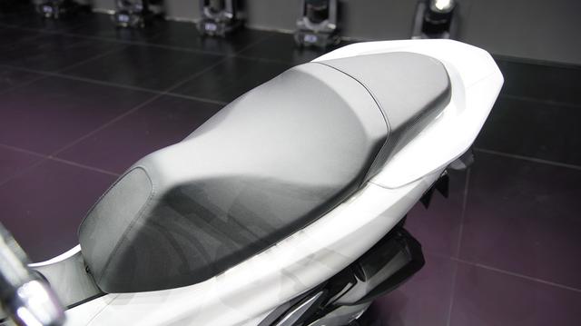 本田最新发布的PCX值不值2.699万元？咱们细节见真章