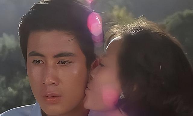 又惹争议了，嘴含戒指接吻，国产剧的吻戏开始了一场“病态传承”