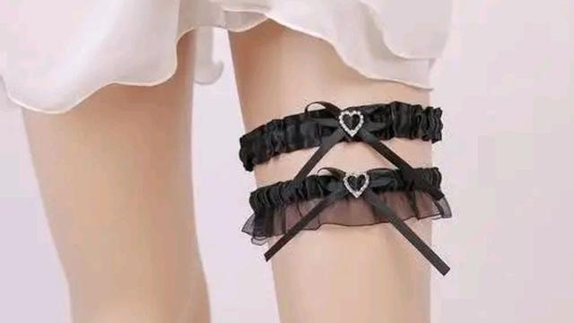 动画妹子常腿上绑带子，现实美女也流行起来，这带子到底有啥含义