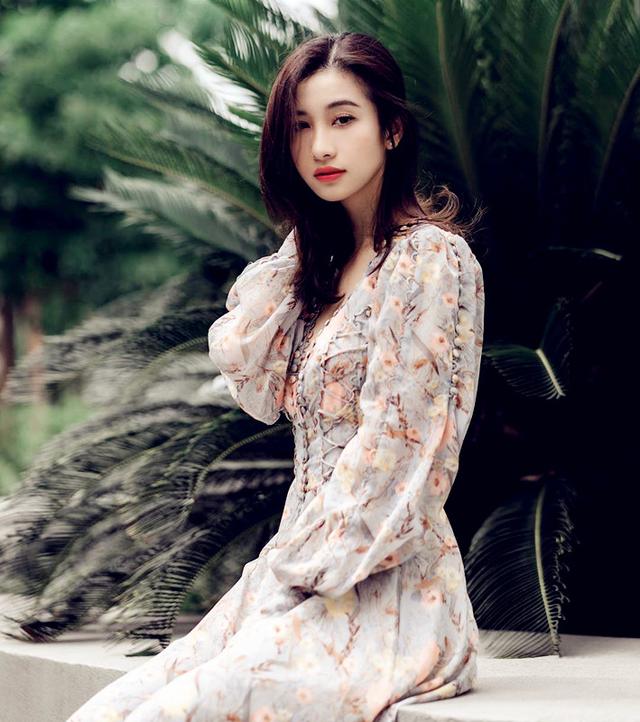 泰国顶级超模，人称“奶茶妹”，冰骨玉肌朦胧美，钟情于白色裙装