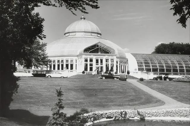 1980年，华裔学生痴迷美女老师，将其绑架囚禁53天，遭受非人折磨