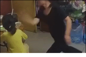 禽兽父母！深圳小女孩遭家暴视频疯传，警方介入！监控来源是……