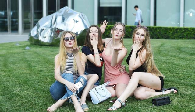 在盛产美女的乌克兰，只拿200块能干啥？看完：太值得了