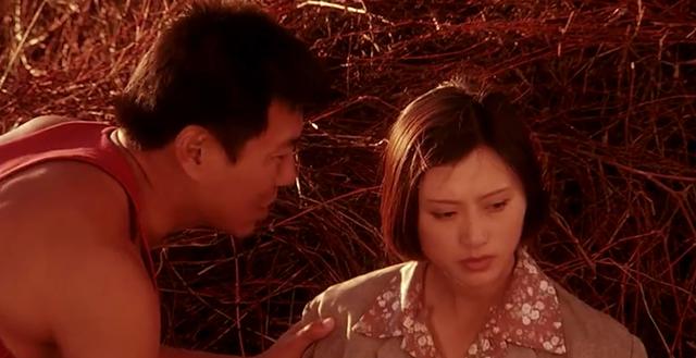 苦命女人年轻丧夫,因长得漂亮被三个男人看上,却选了个穷小子