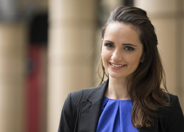 新疆挖掘出4000年前“睡美人”，皮肤吹弹可破，复原图惊艳四方