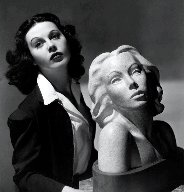 好莱坞头号花瓶海蒂·拉玛:18岁全裸出镜,演技稀烂也被导演疯抢