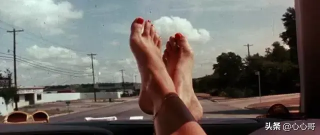 昆汀、猛女、B级片，这片看完就一个字「爽」