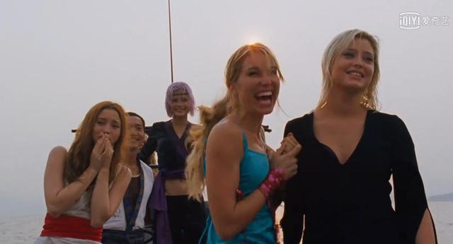 四位性感火辣美女上演暴力格斗画面，每一个动作都那么带感！