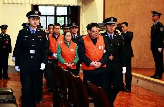 文强注射死刑前一天，重庆公安局长王立军和他谈话50分钟